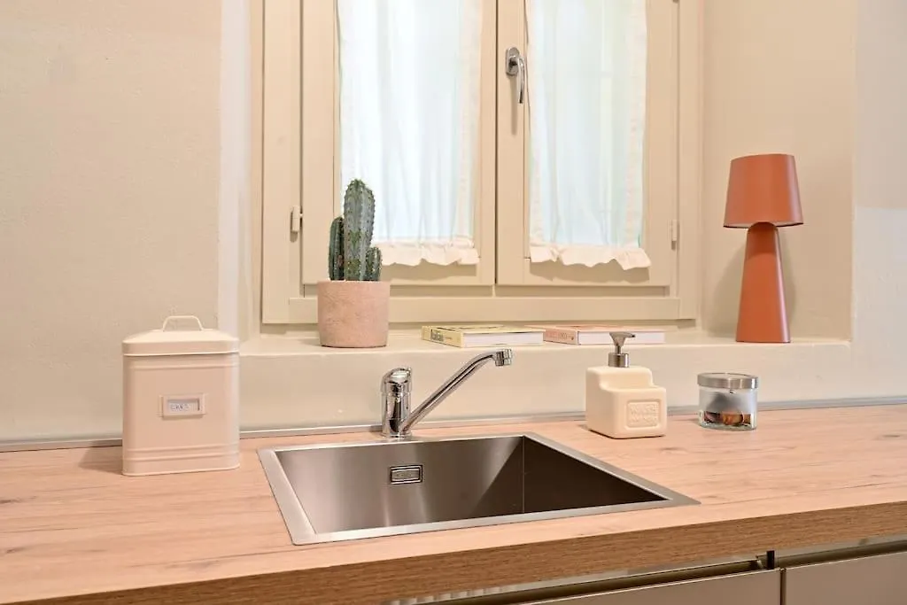 Апартаменты Borgovico48 Cozy Apartament Near The Station San Giovanni And The City Center Комо