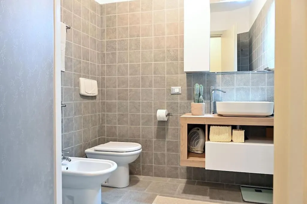 Borgovico48 Cozy Apartament Near The Station San Giovanni And The City Center 코모 아파트